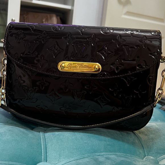 Authentic Louis Vuitton Rodeo Drive Handbag Monogram Vernis in burgundy - Picture 2 of 6